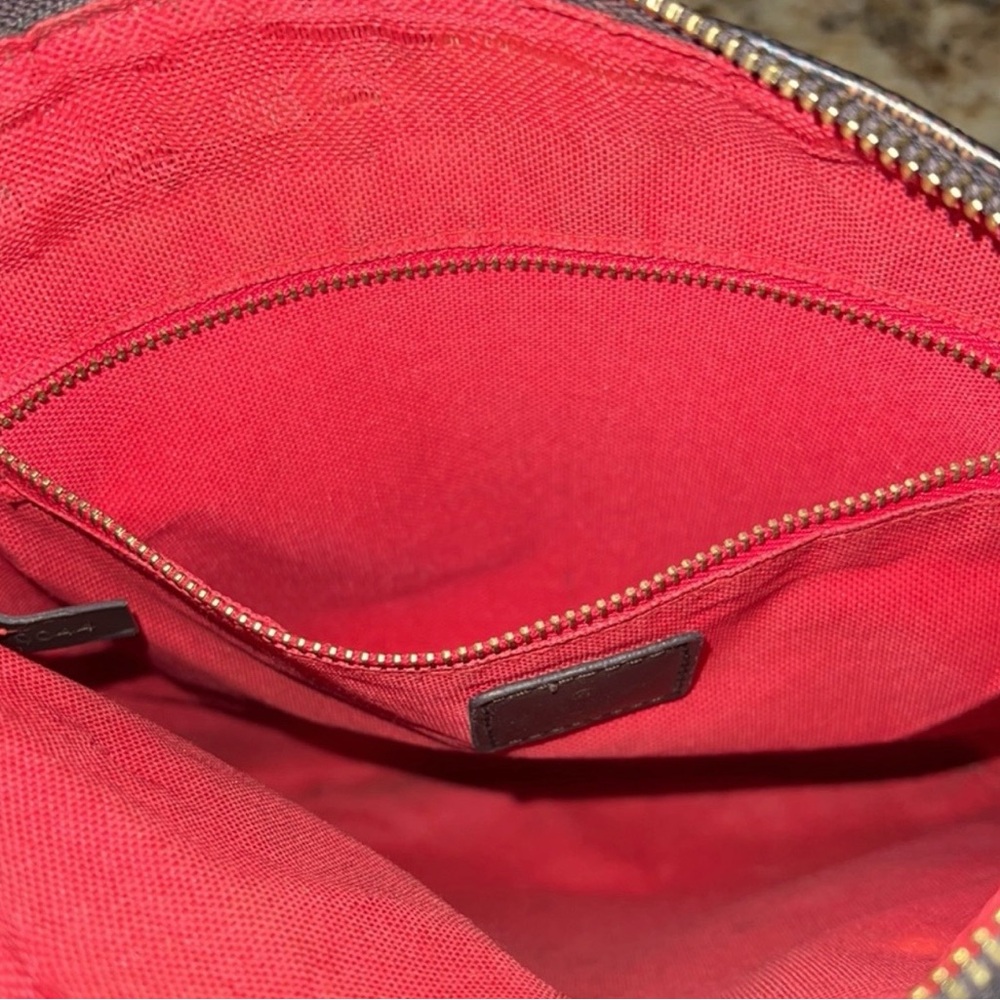 Rep. LV Crossbody - Picture 10 of 15